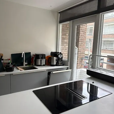 Fully Renovated Next To Markthall