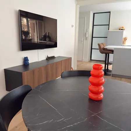 Fully Renovated Next To Markthall Appartement