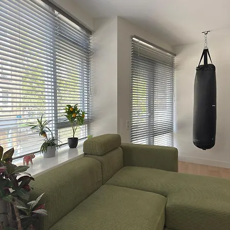 Fully Renovated Next To Markthall *