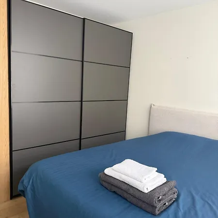 Fully Renovated Next To Markthall *